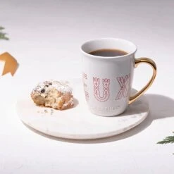 Le Creuset 20 Oz. Noel Collection: XL Mug - White W/ Joyeux Applique & Gold Handle -Le Creuset Store 61EUEaDn9nL. AC SL1500