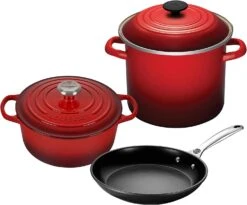 Le Creuset 5-Piece Oven And Stovetop Cookware Bundle - Cerise