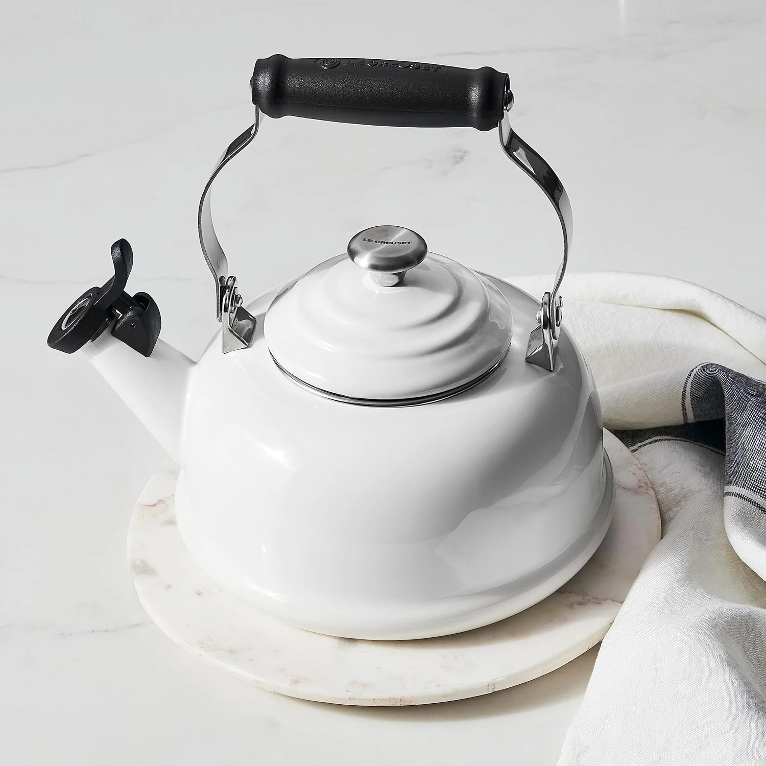 Le Creuset 1.7 Qt. Whistling Kettle - White W/ SS Knob 4 Le Creuset 1.7 Qt. Whistling Kettle - White W/ SS Knob - Image 4