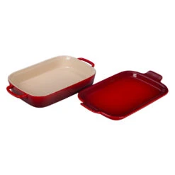 Le Creuset 2 3/4 Qt. (14 3/4" X 9" X 2 1/2") Rectangular Dish W/Platter Lid - Cerise