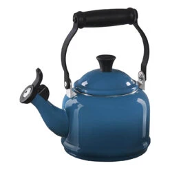 Le Creuset Demi Kettle & 2 Mug Set - Deep Teal -Le Creuset Store zzzz 267a4750 0735 47f7 9d29 628e59fde9a3